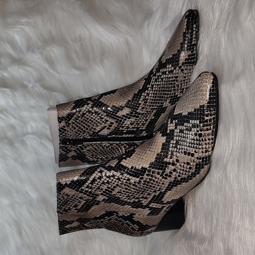 Marc Fisher Tammea Pointed Toe Ankle Fashion Boots Size: 7.5